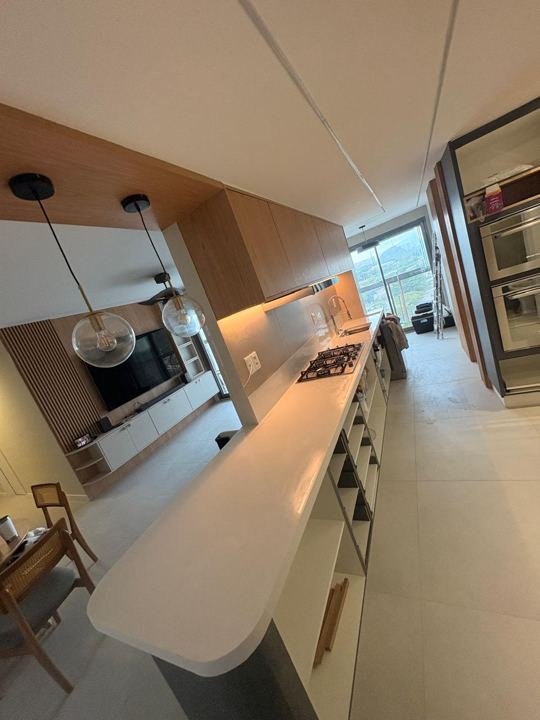 Bancada de cozinha com ponta arredondada