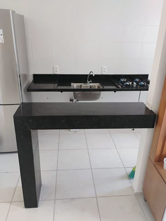 Bar em granito com pé cascata