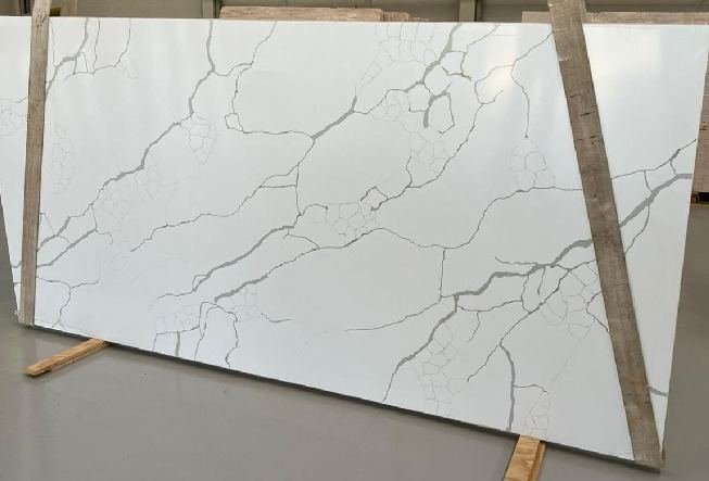 Chapa de quartzo branco com veios